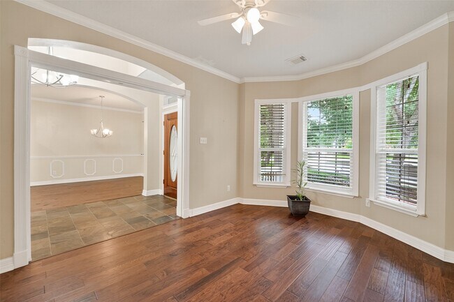 Foto del edificio - 2203 Lakewind Ln