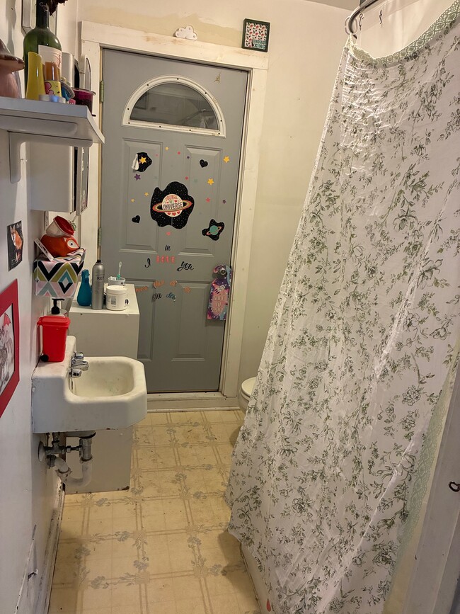 Building Photo - 2078 Atwood Ave