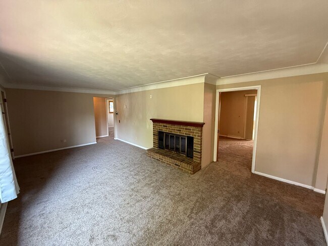 Foto del edificio - Home For Rent By Capital Property Management