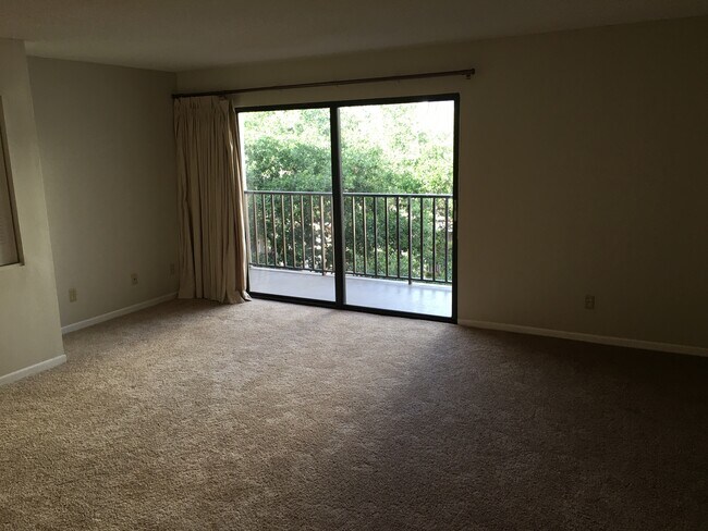 Building Photo - 105 4th Ave NE