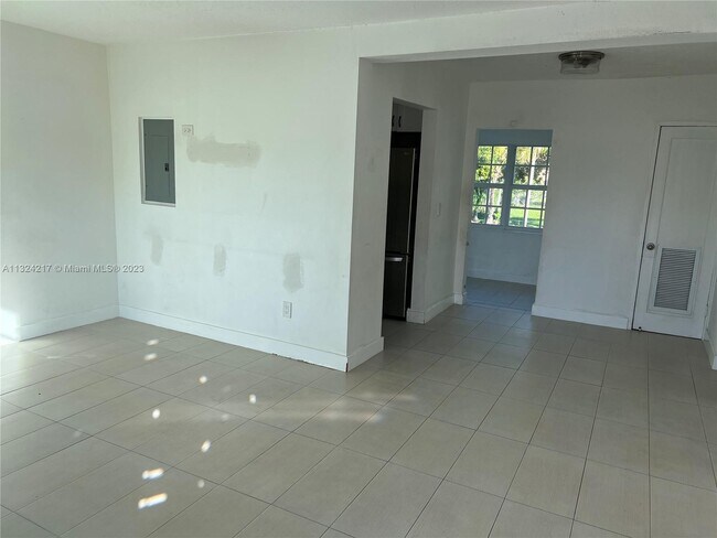 Building Photo - 3125 SW 23rd St