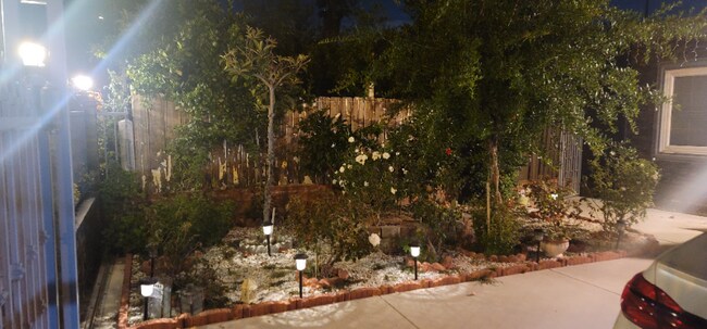 Foto del edificio - 10019 Tujunga Canyon Blvd