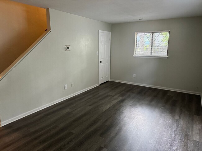 Foto del edificio - Pecan Gardens-Two Main Bedrooms and Baths