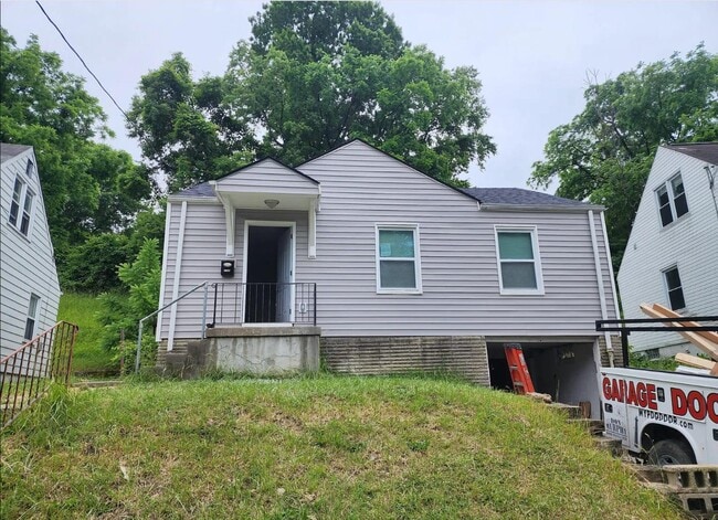 Photo - 1766 Ashbrook Dr House