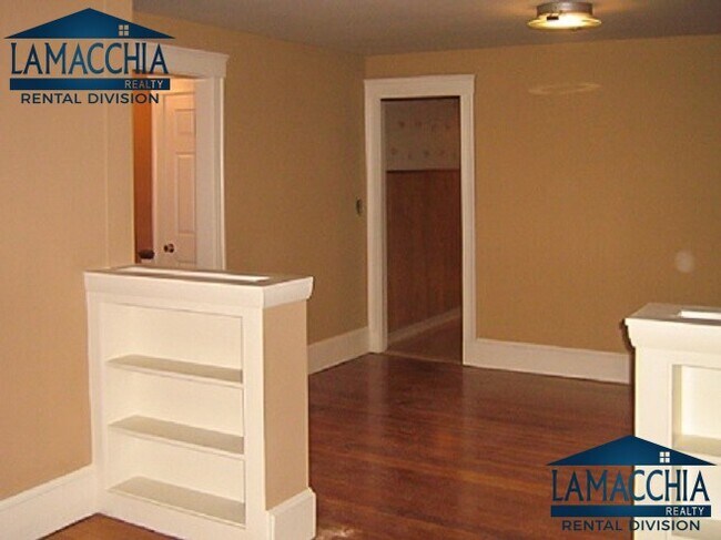 Building Photo - 16 Radcliffe St