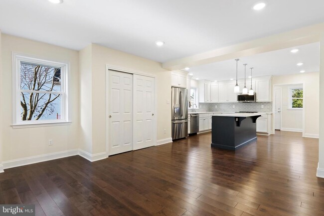 Building Photo - 519 Highland Ave
