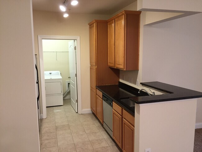 Cocina derecha - 2810 Bedford Green Dr