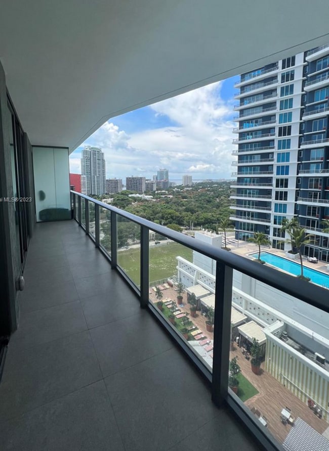 Foto del edificio - Live at the amazing Dua Residences || 1Bed/1bath