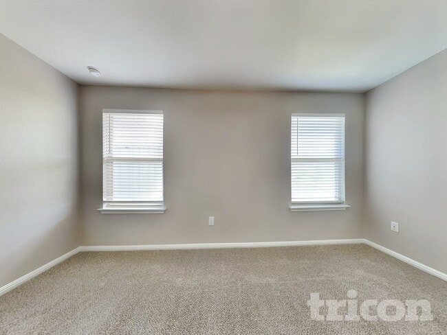 Building Photo - 5343 Marsh Ln