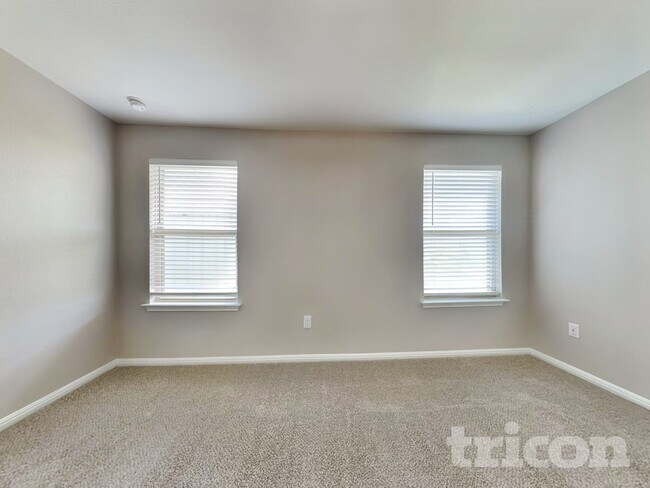 Foto del edificio - 5343 Marsh Ln
