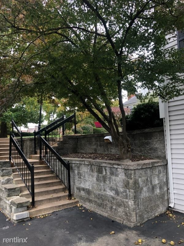 Foto del edificio - 2 br, 1 bath Condo - 801 N. Hanley B Unit B