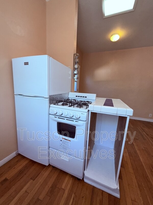 Foto del edificio - 1222 N Olsen Ave