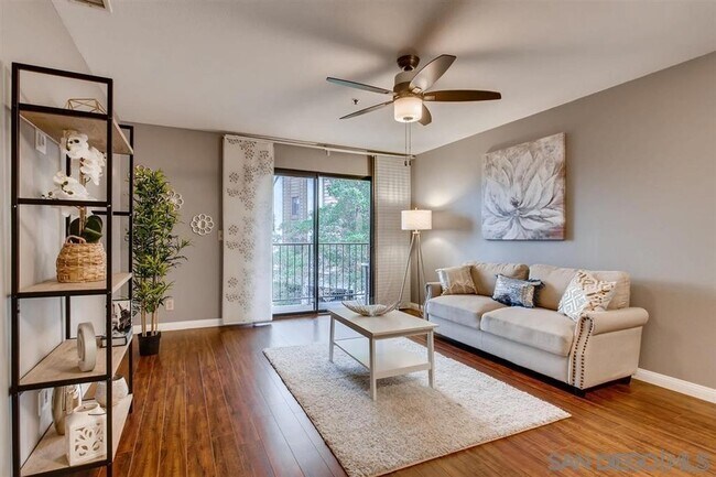 Foto del edificio - 5980 Dandridge Ln