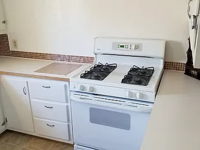 Kitchen - 126 S Maple St