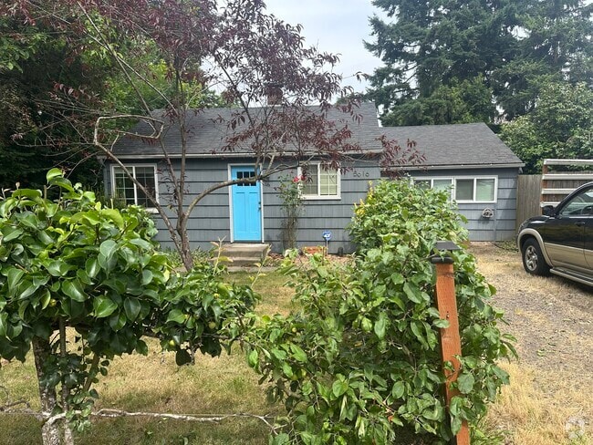 Building Photo - 5616 NE 50th Ave