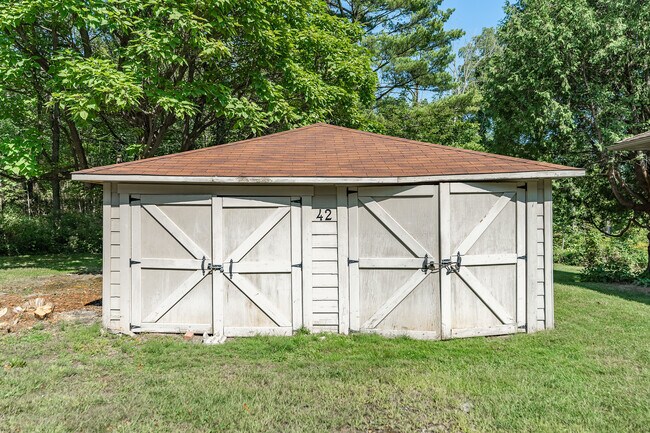 Photo du bâtiment - 42 Hwy 8