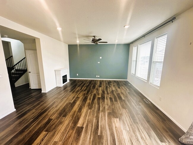 Building Photo - Elizabeth 4 Bedroom, 2.5 Bath Home (Availa...