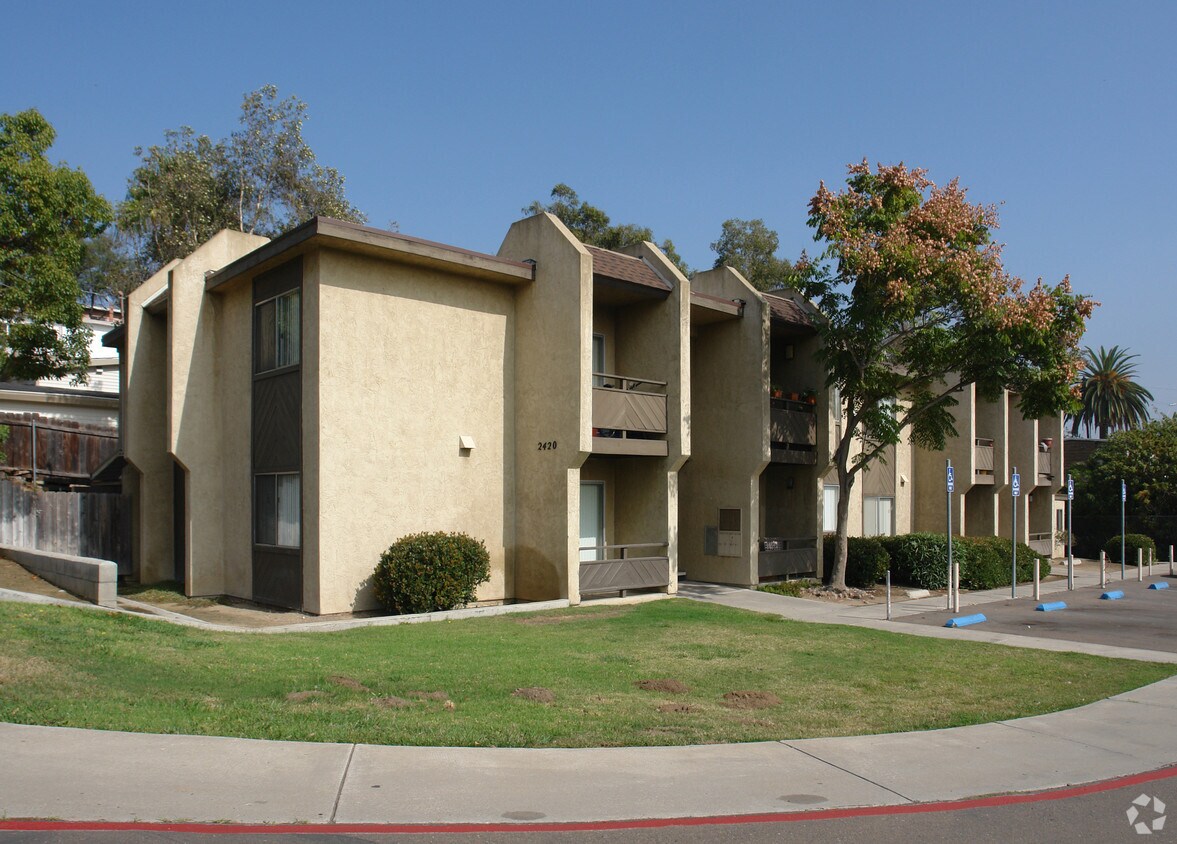 Primary Photo - 2420 44th St