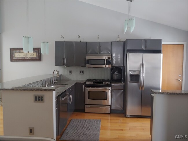 Building Photo - 6390 Ironwood Dr