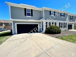 Building Photo - 5203 Woodland Dr