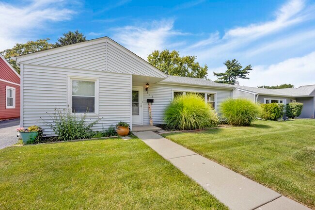 Building Photo - 340 S Lodge Ln