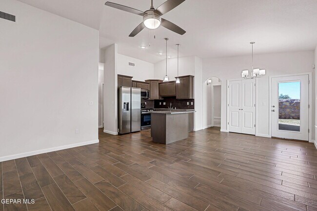 Building Photo - 5913 Ruidoso Downs St