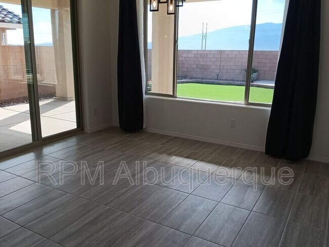 Foto del edificio - 6762 Sydney Drive NE