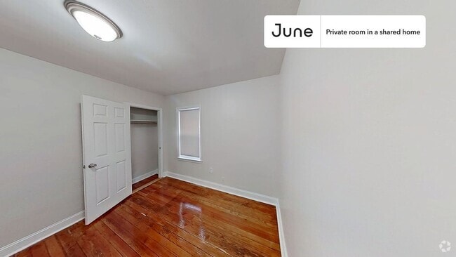 Building Photo - Private bedroom in 4 bed/1 bath Home
