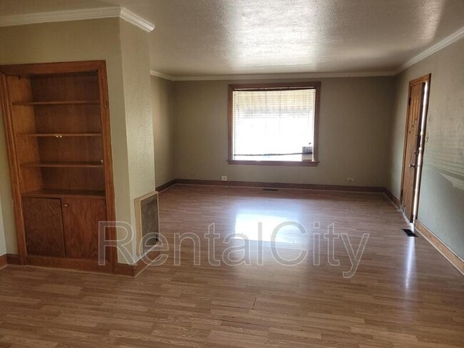 Building Photo - 534 Lake Rd