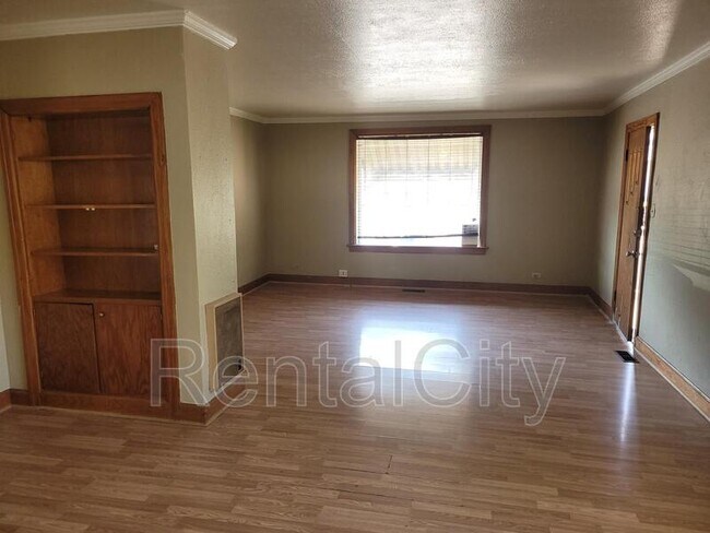 Foto del edificio - 534 Lake Rd