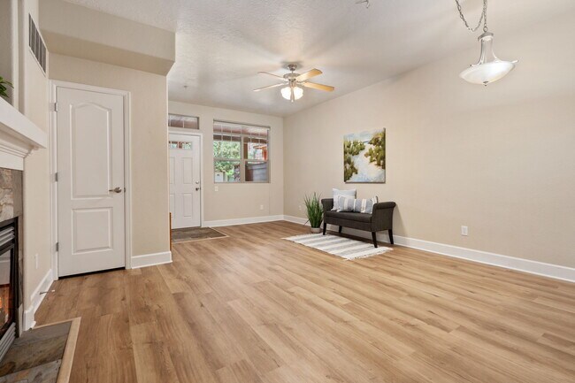 Foto del edificio - 4101 Crittenton Ln