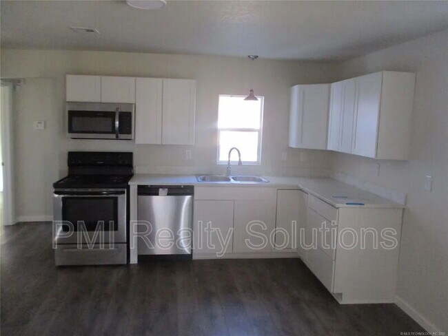 Foto del edificio - 913 N Creek Ave