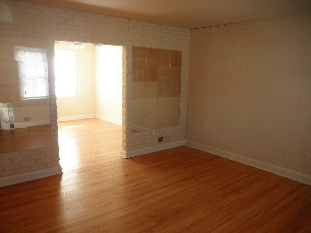 Building Photo - 1725 White Oak Ave