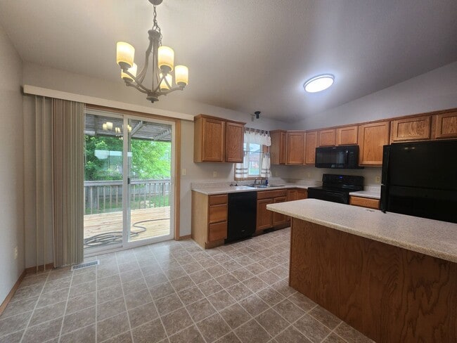 Building Photo - 821 S Whitewood Ave