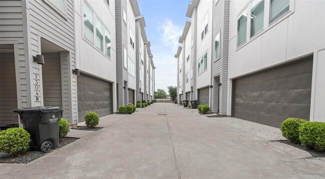 Foto del edificio - 1304 Hussion St