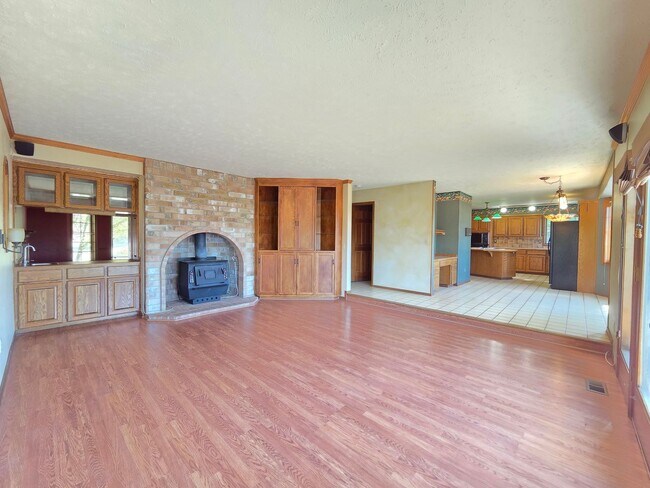 Foto del edificio - $3,800 - 5 Bed / 4 Baths Stunning Northwood Home with Views