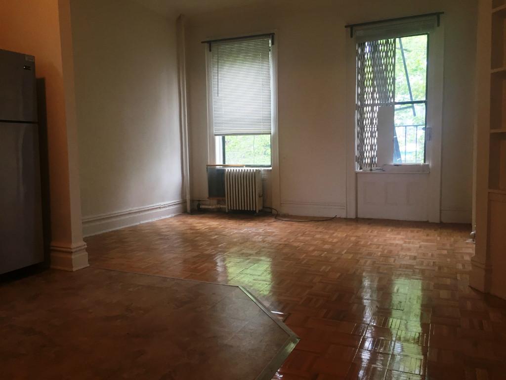 Foto principal - 438 W 45th St