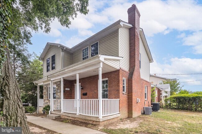Building Photo - 1600 13th St S