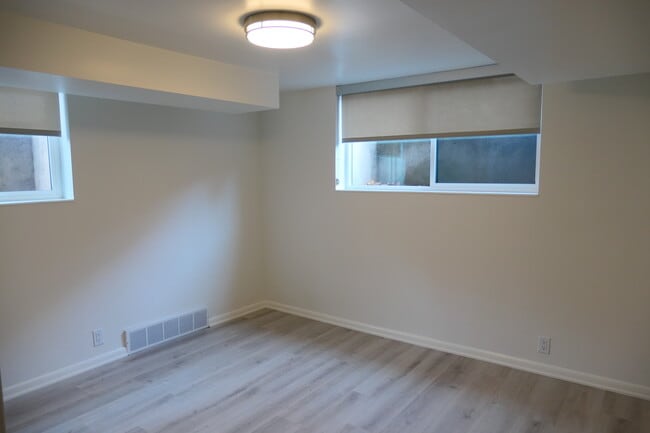 Foto del edificio - 2618 Wellington St. E