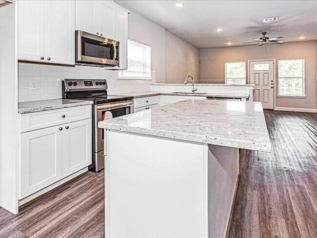 Building Photo - 8321 Tidwell Rd