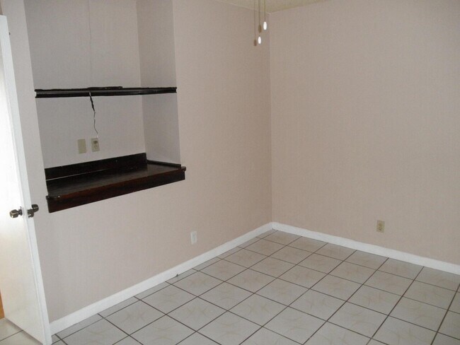 Foto del edificio - 571 Springdale Cir