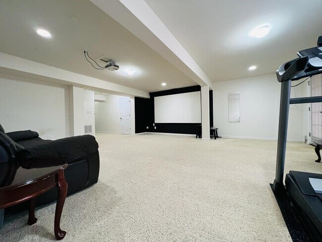 Foto del edificio - 446 Kingscote Ln