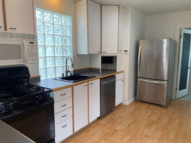 Building Photo - Spacious One Bedroom Napa Duplex