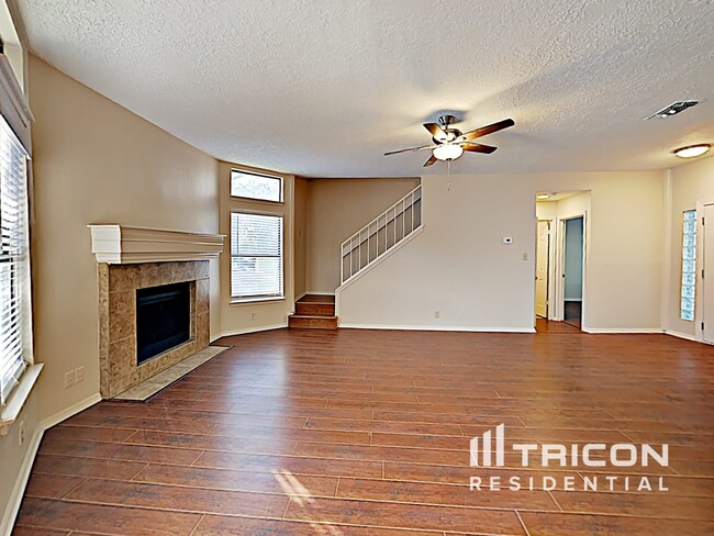 Foto del edificio - 7714 Gallant Ridge Dr