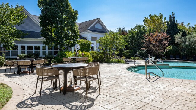 Foto del edificio - 333 Ricciuti Dr