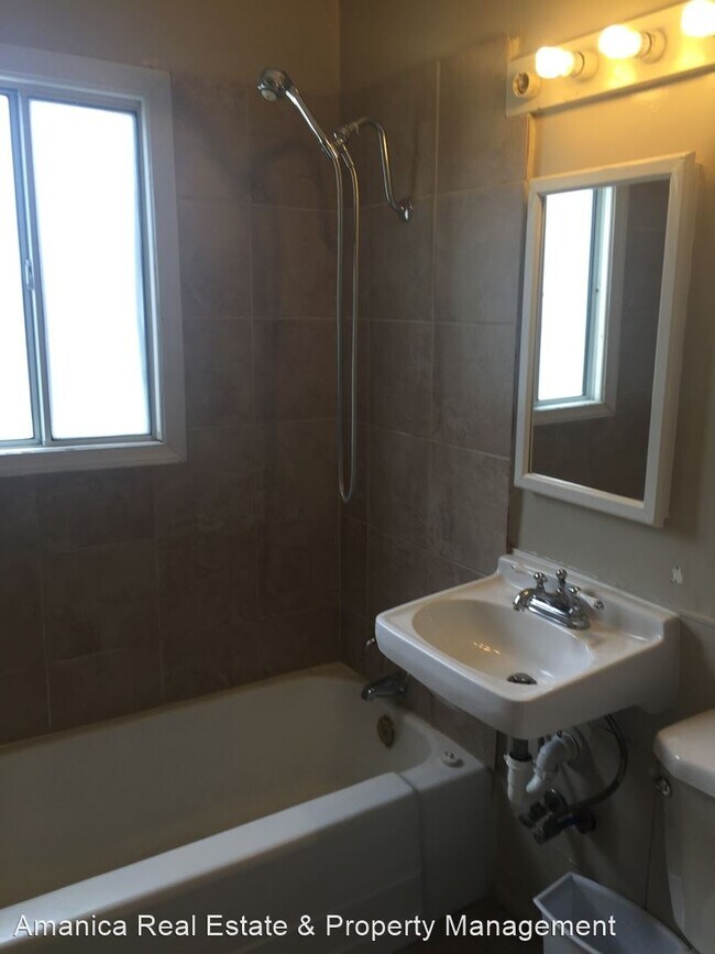 Building Photo - 2 br, 1.5 bath House - 28850 Alessandro Blvd.