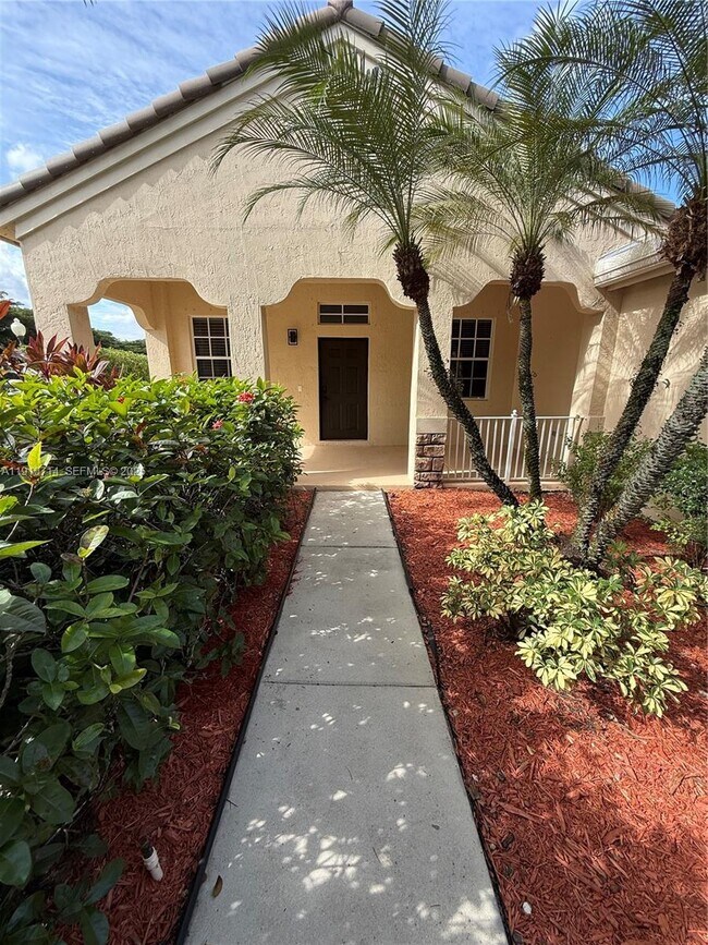 Building Photo - 1007 Nandina Dr