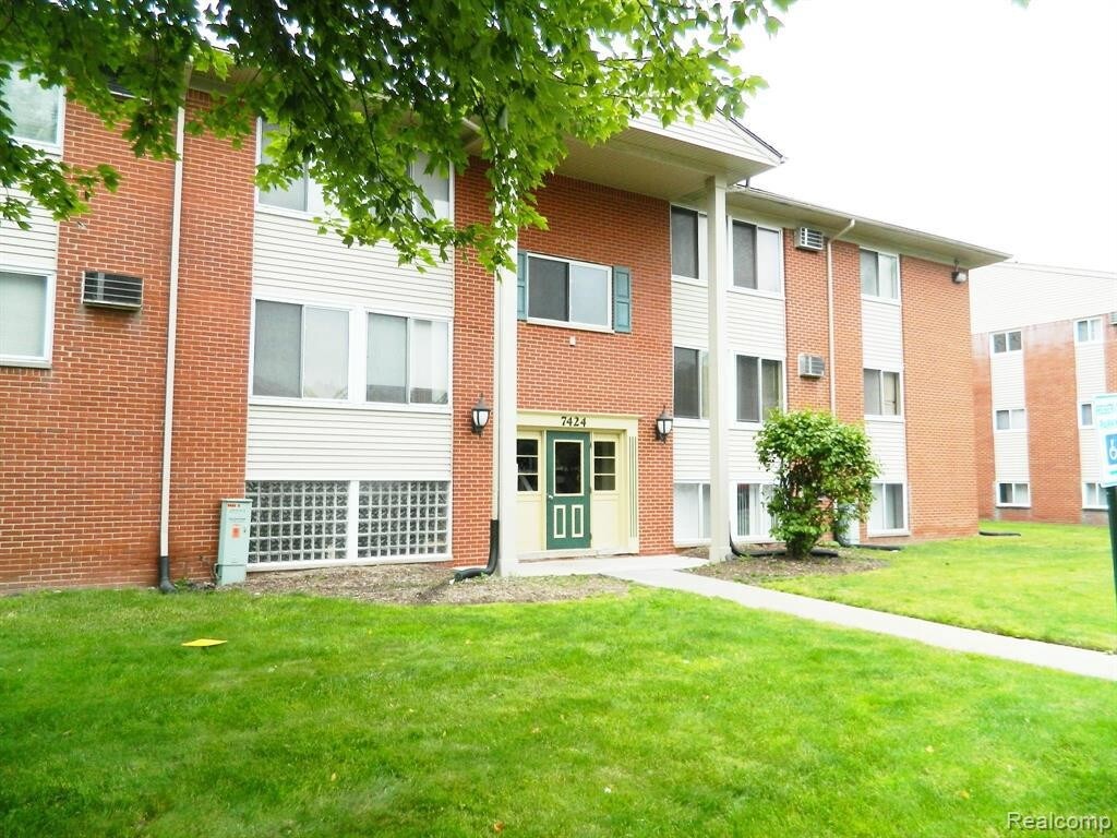Primary Photo - 7424 Central St