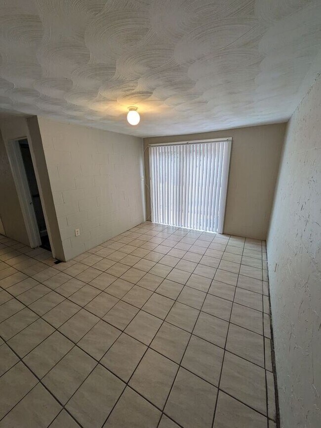Foto del edificio - 2BD/1BA First Floor Unit in Hickory