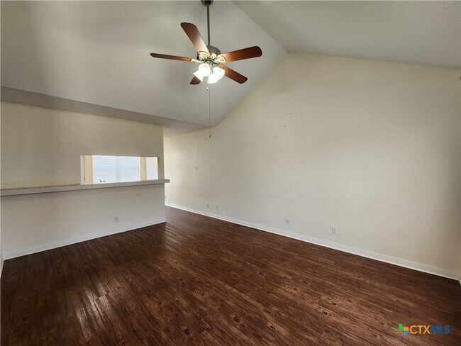 Foto del edificio - 249 Glenbrook Dr